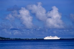 Archipel-des-Comores;-Bateau;-Cumulus;-France;-Kaleidos;-Kaleidos-images;-La-parole-à-limage;-Laurent-Abad;-Mayotte;-Mer;-Navire-de-croisière;-Océan-Indien;-Paquebot;-Stories-Pictures;-Tourisme